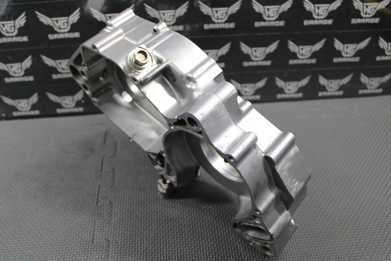 1995 93 - 96 HONDA CR250R OEM RIGHT ENGINE CRANKCASE CRANK CASE 11100 - KZ3 - 406 CRAC - hggarage