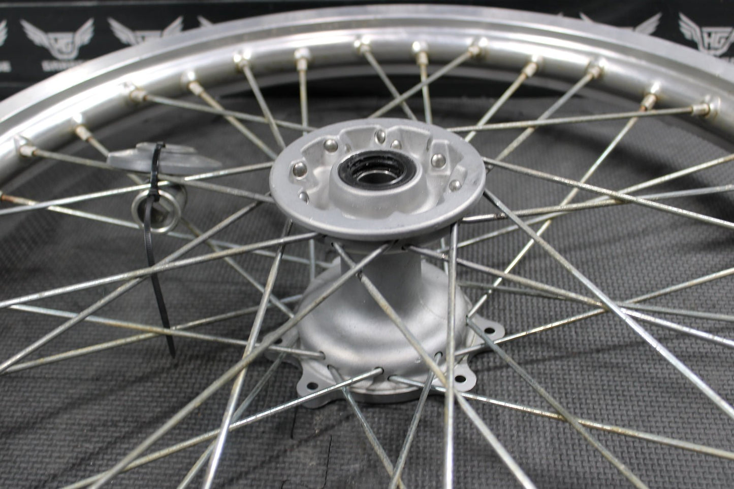 2002 HONDA 02 - 05 CRF450R OEM DID SILVER 21" FRONT WHEEL RIM HUB 44650 - KZ4 - 810 - hggarage