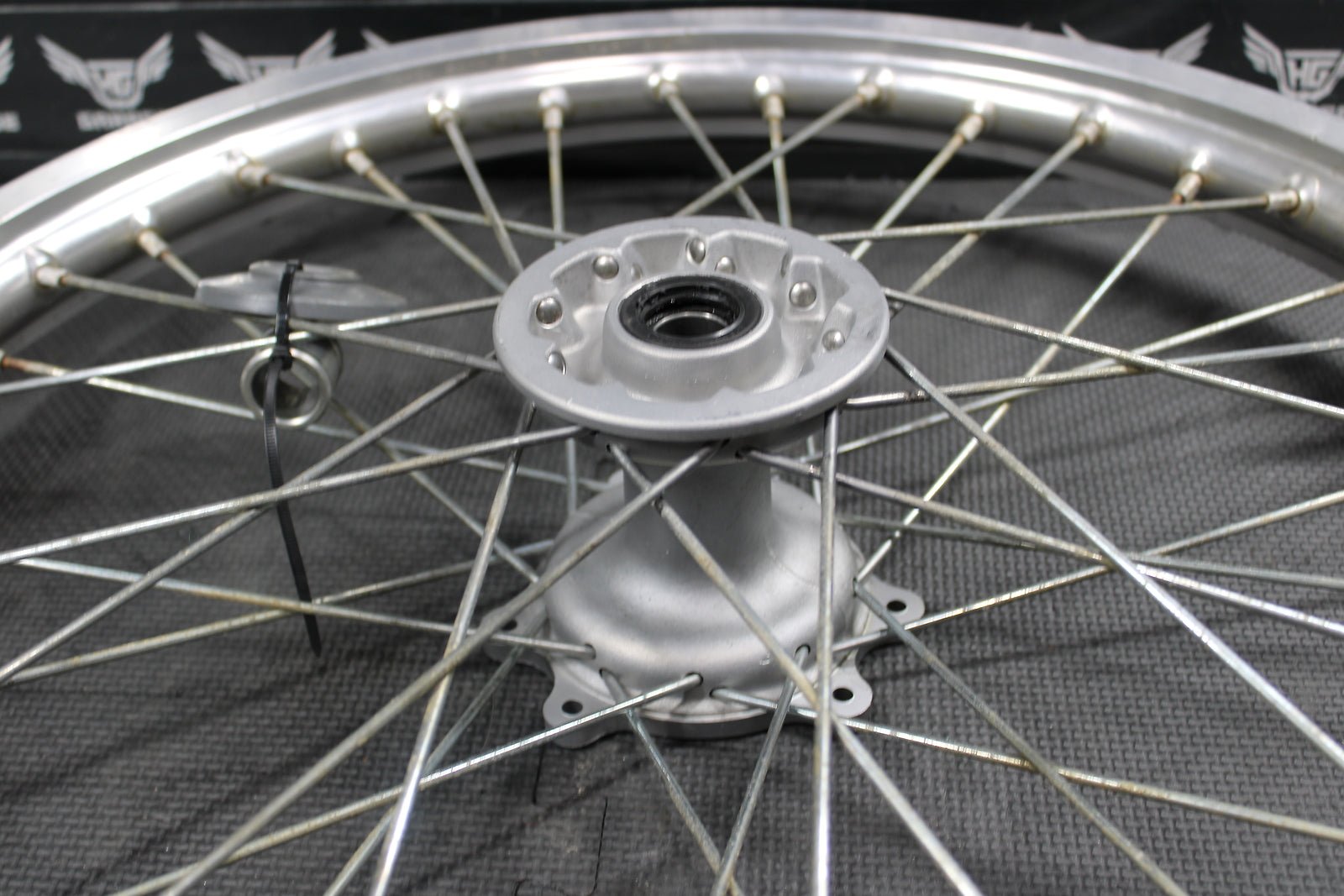 2002 HONDA 02 - 05 CRF450R OEM DID SILVER 21" FRONT WHEEL RIM HUB 44650 - KZ4 - 810 - hggarage