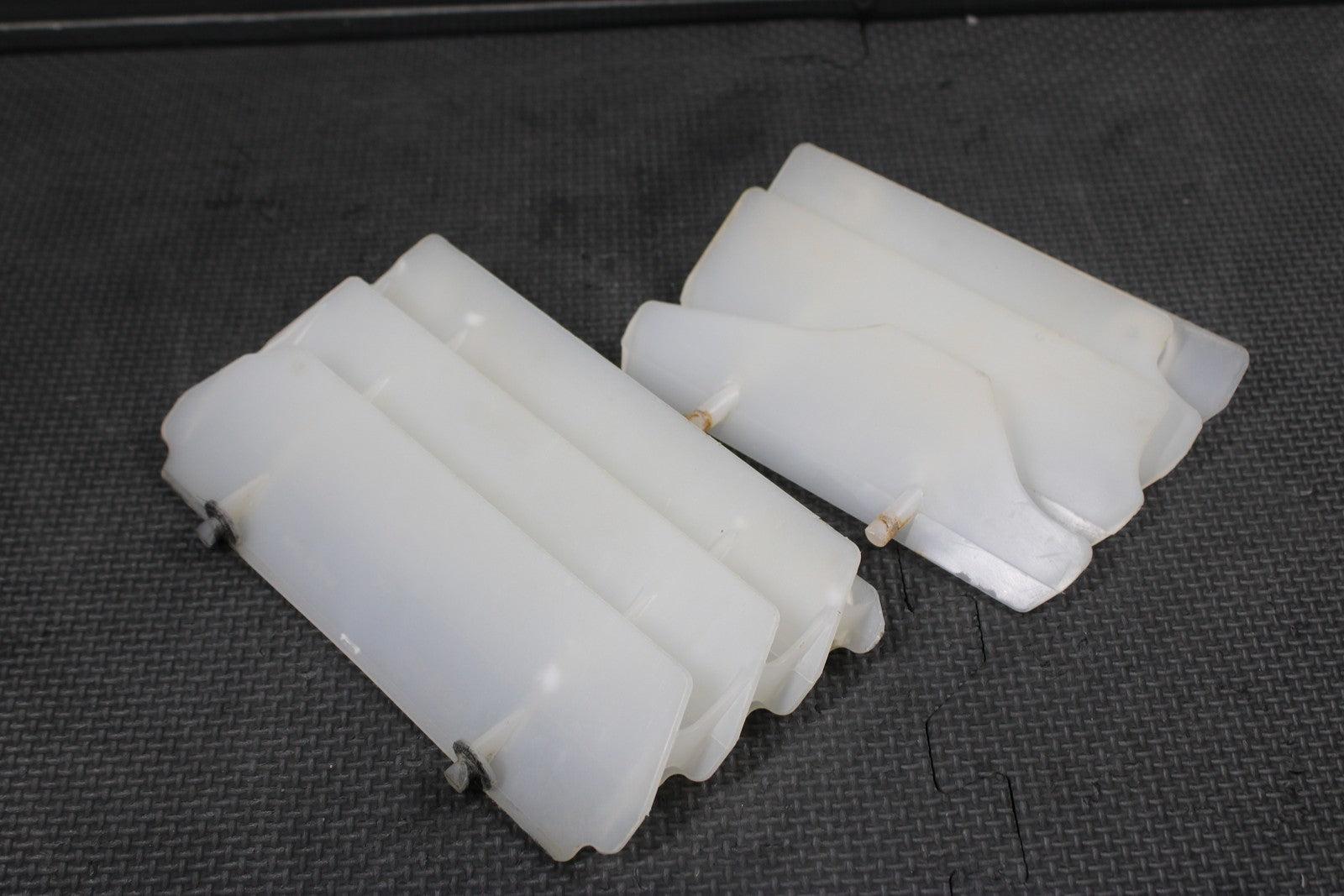 2004 00 - 08 KAWASAKI KX65 OEM RADIATOR GUARD SHIELD LOUVER VENT 14037 - 0047 - RZ - hggarage