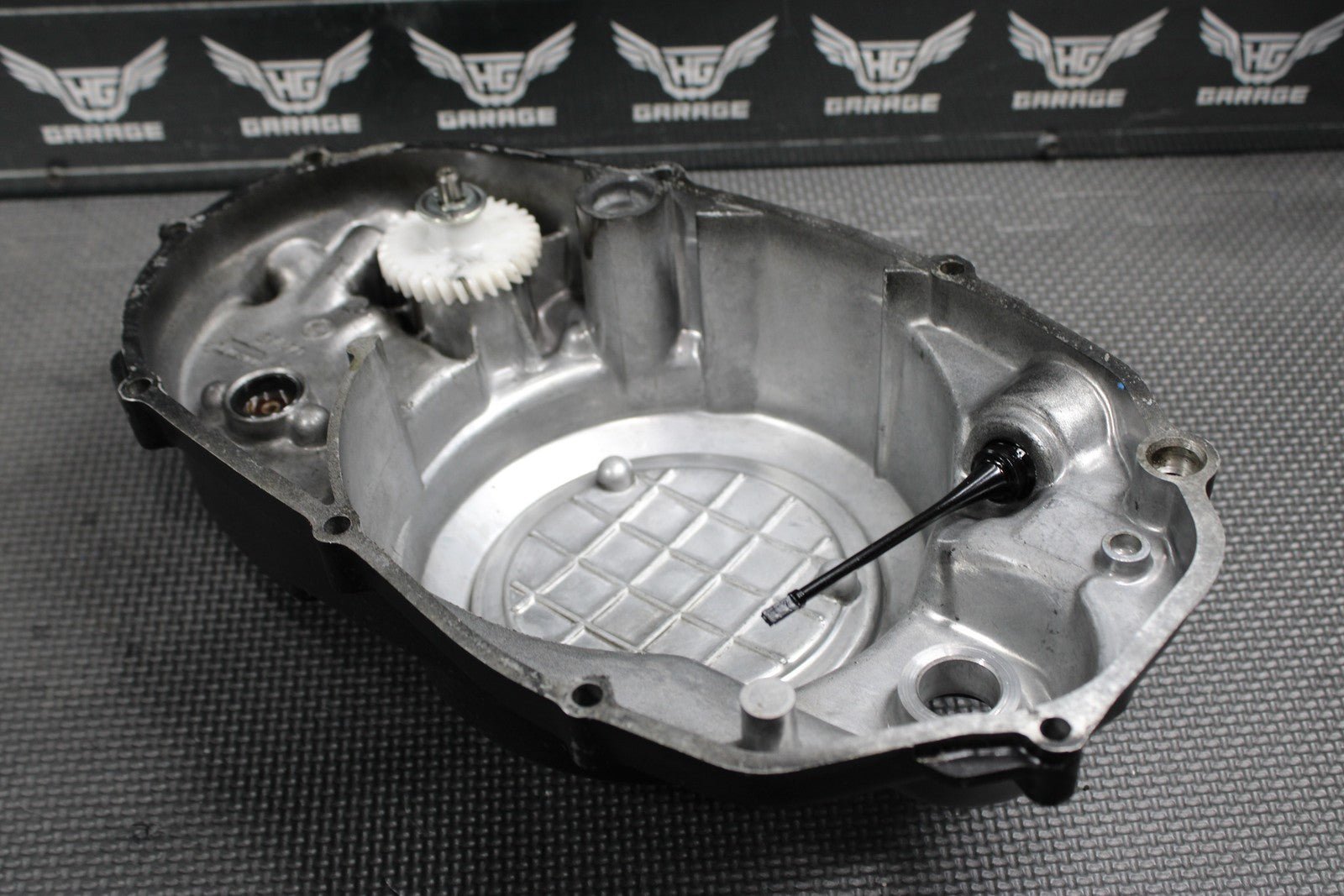 1991 YAMAHA BANSHEE 350 OEM ENGINE MOTOR RIGHT SIDE CLUTCH COVER 2GU - 15421 - 00 - 00 - hggarage