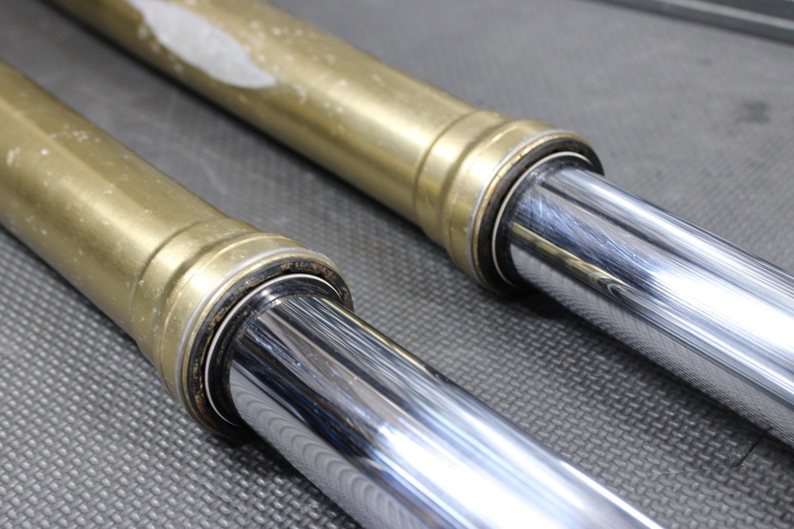 2007 HONDA CRF450R 05 - 07 OEM SHOWA RIGHT LEFT FRONT SUSPENSION FORKS SHOCKS - hggarage