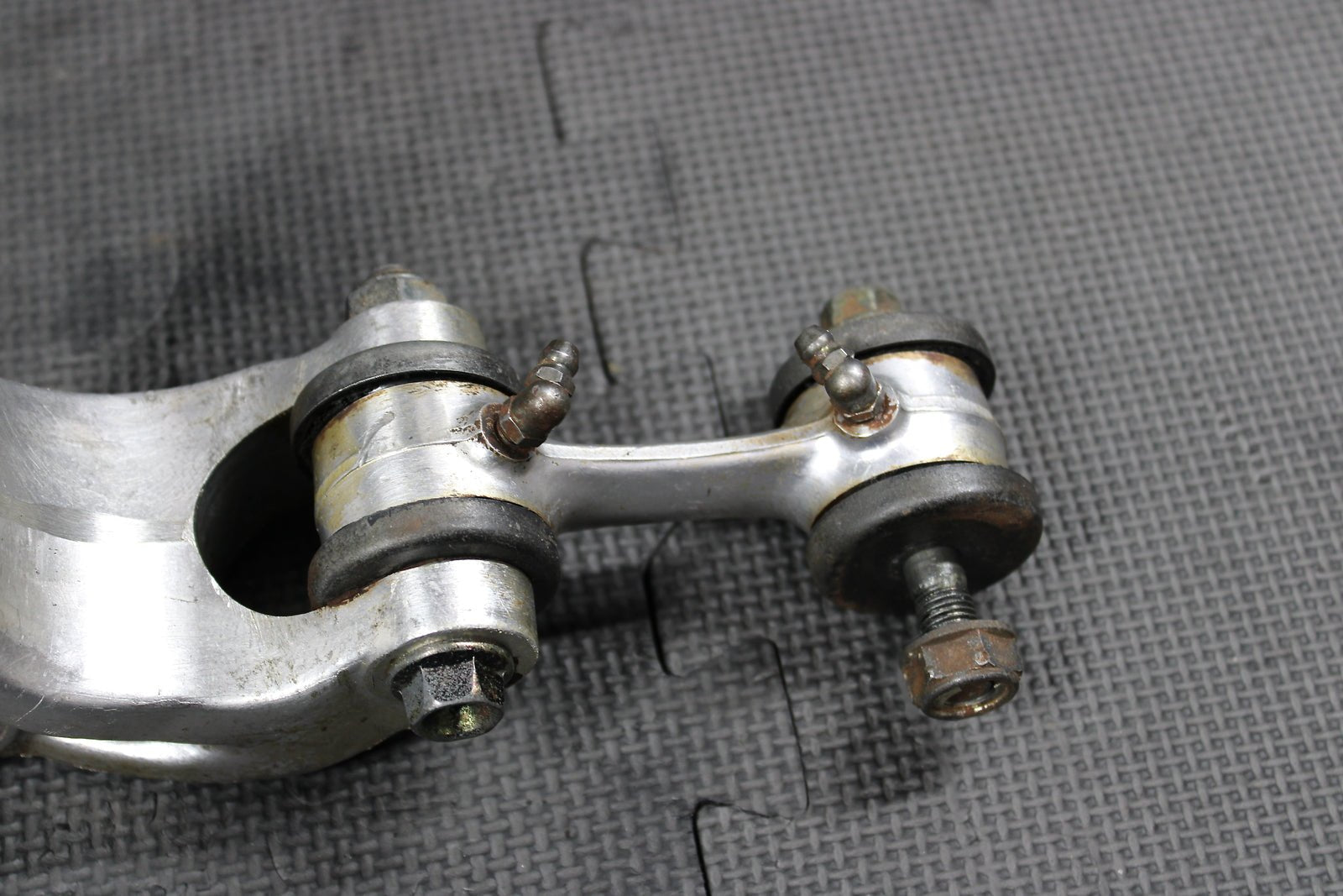 1986 HONDA 86 - 95 XR250R OEM REAR SHOCK LINKAGE LINKS 52460 - KN5 - 000 - hggarage