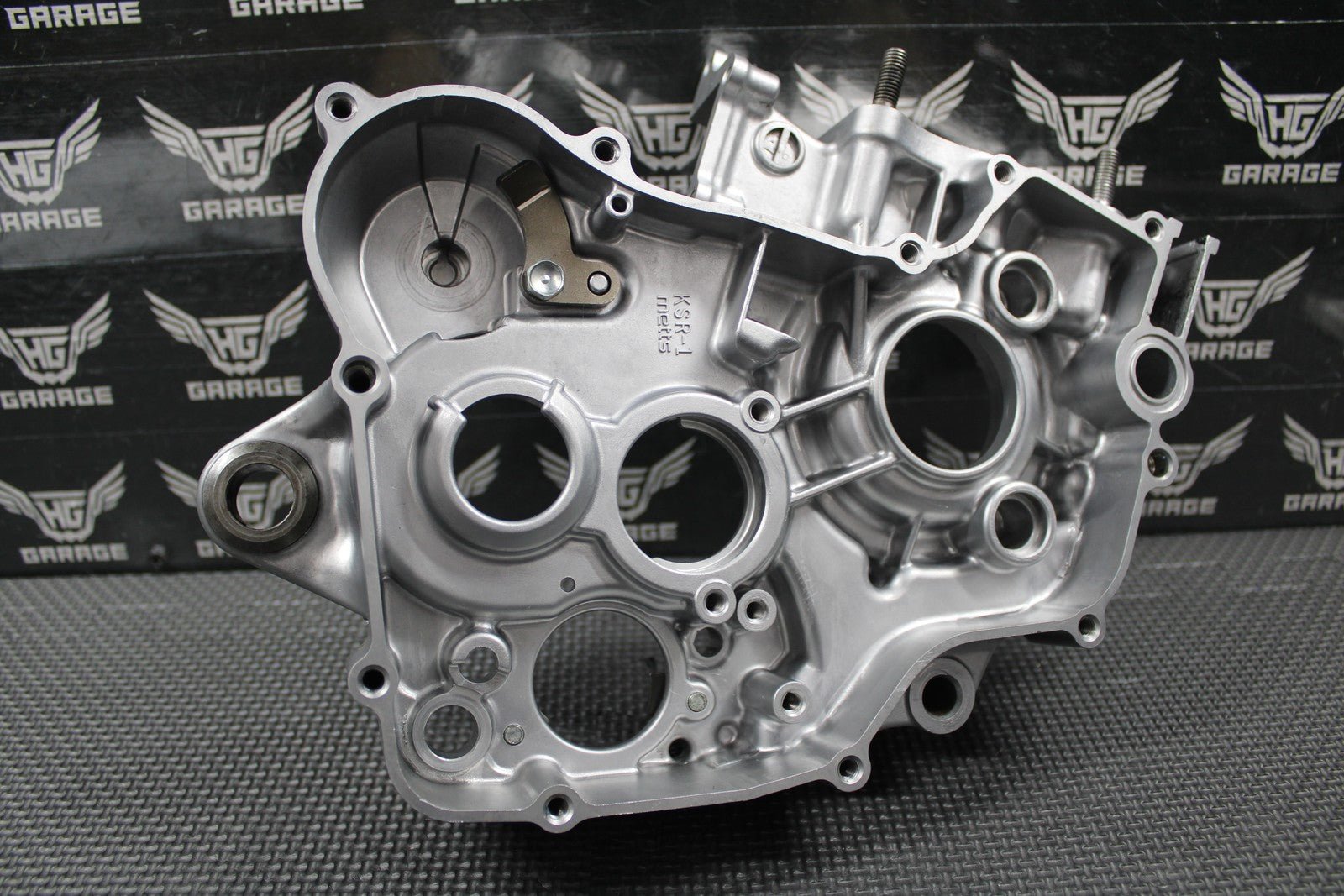 2005 05 - 07 HONDA CR125R OEM RIGHT ENGINE CRANKCASE CRANK CASE HALF 04921 - KSR - 730 - hggarage