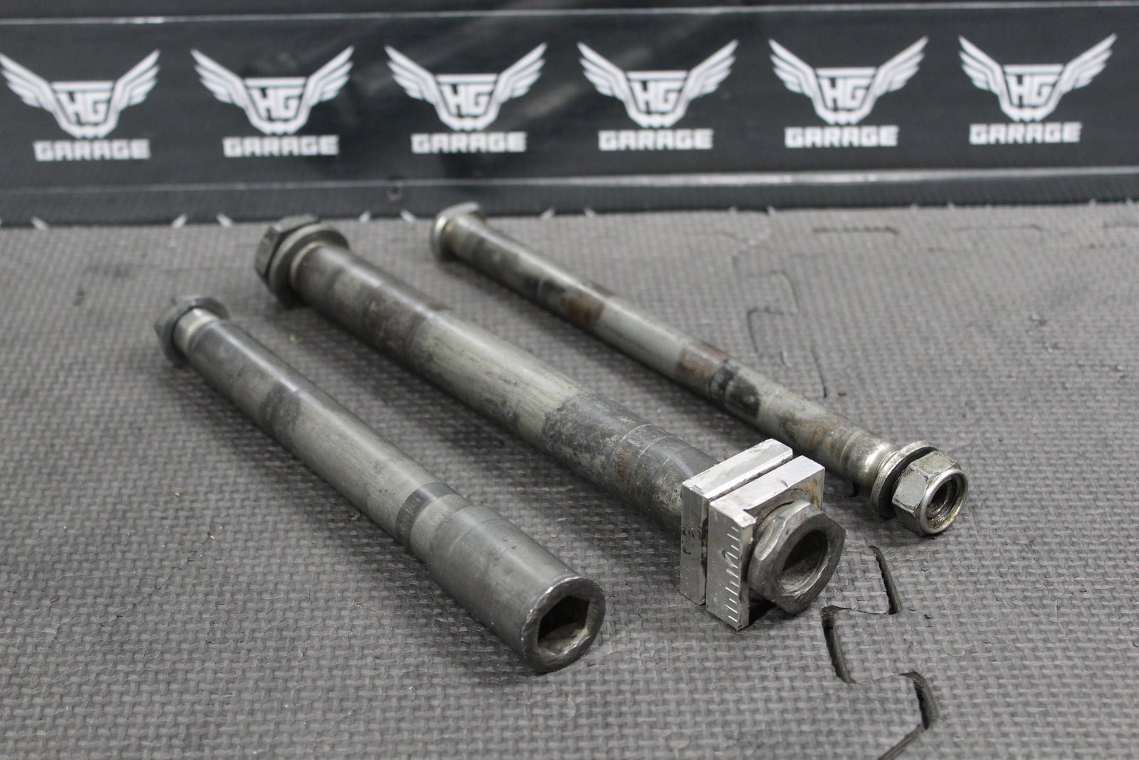 2018 YAMAHA YZ250F OEM REAR AXLE BACK FRONT AXLE SWINGARM PIVOT BOLT - hggarage