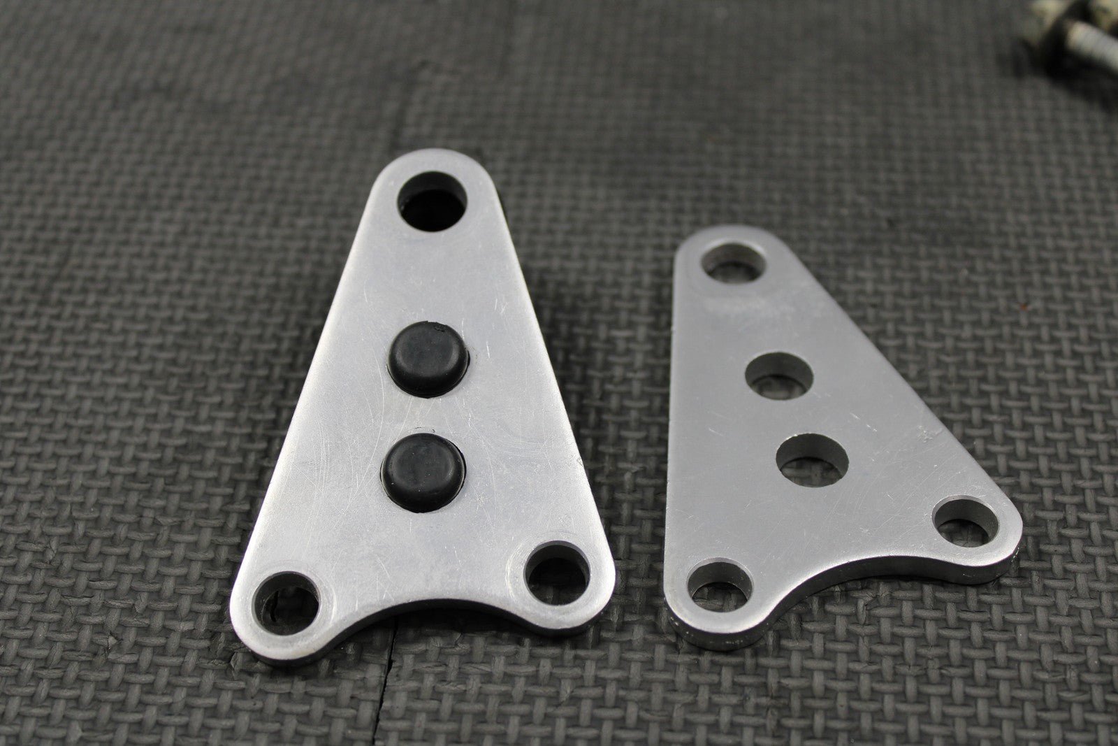 1988 1989 HONDA CR250R 87 - 88 CR500R OEM ENGINE MOTOR MOUNT HEAD HANGER BRACKETS - hggarage