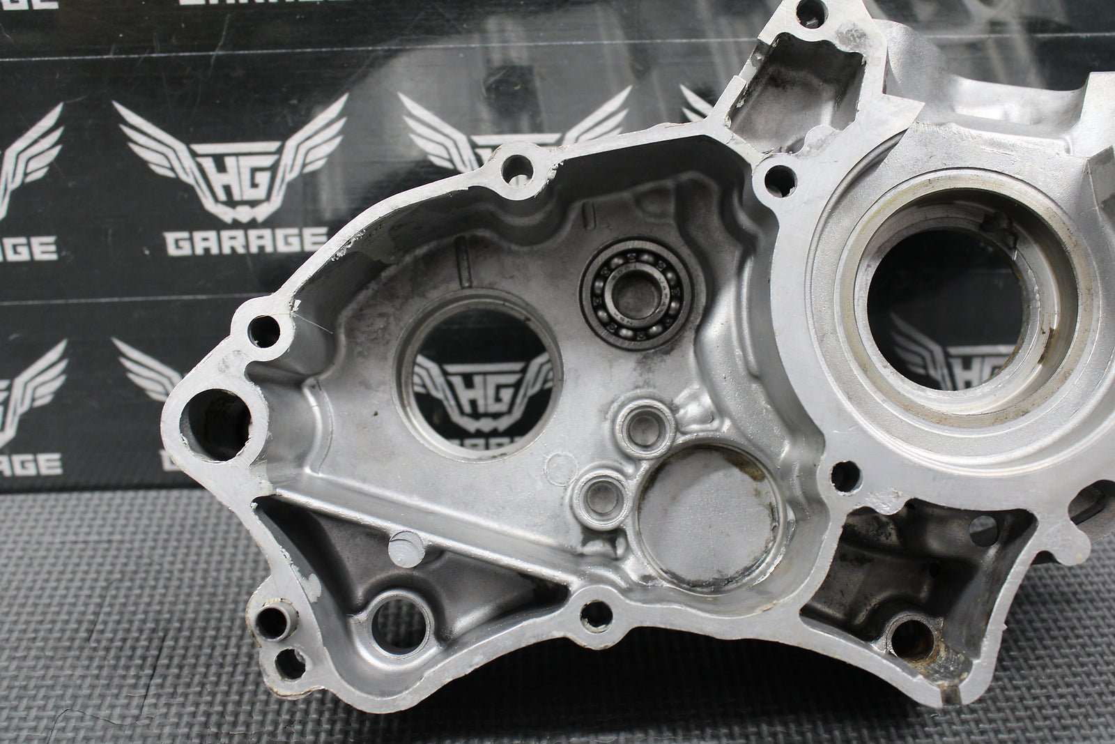 1999 KAWASAKI KX60 85 - 03 OEM LEFT ENGINE MOTOR CRANKCASE CRANK CASE 14001 - 1317 - hggarage