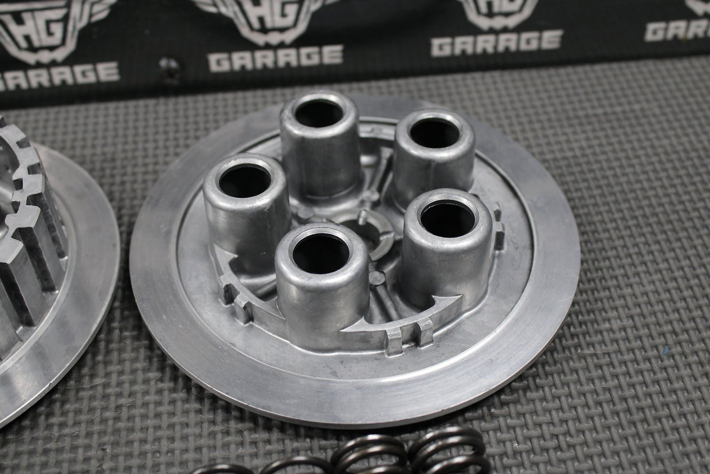 1985 HONDA CR125R OEM COMPLETE CLUTCH W BASKET HUB PRESSURE PLATE 22100 - KA3 - 760 - hggarage