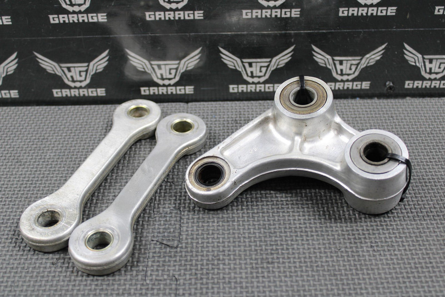 2003 KAWASAKI KLX400SR OEM REAR SHOCK LINKAGE LINKS TIE ROD ARM 39007 - S013 - hggarage