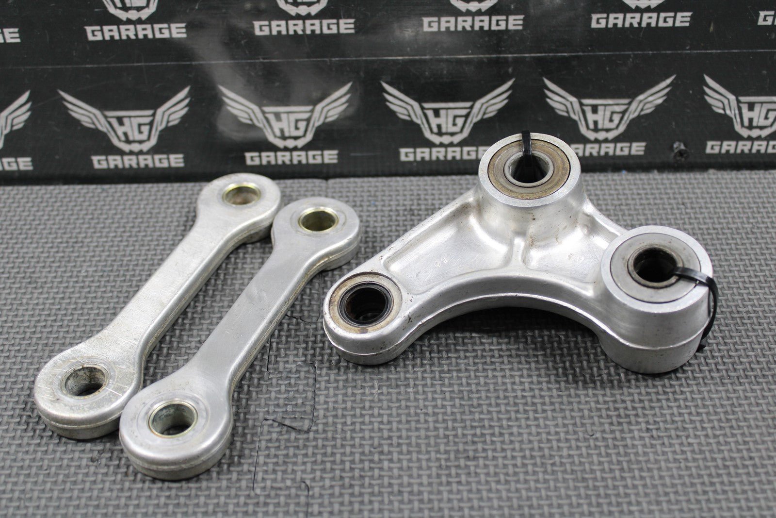 2003 KAWASAKI KLX400SR OEM REAR SHOCK LINKAGE LINKS TIE ROD ARM 39007 - S013 - hggarage