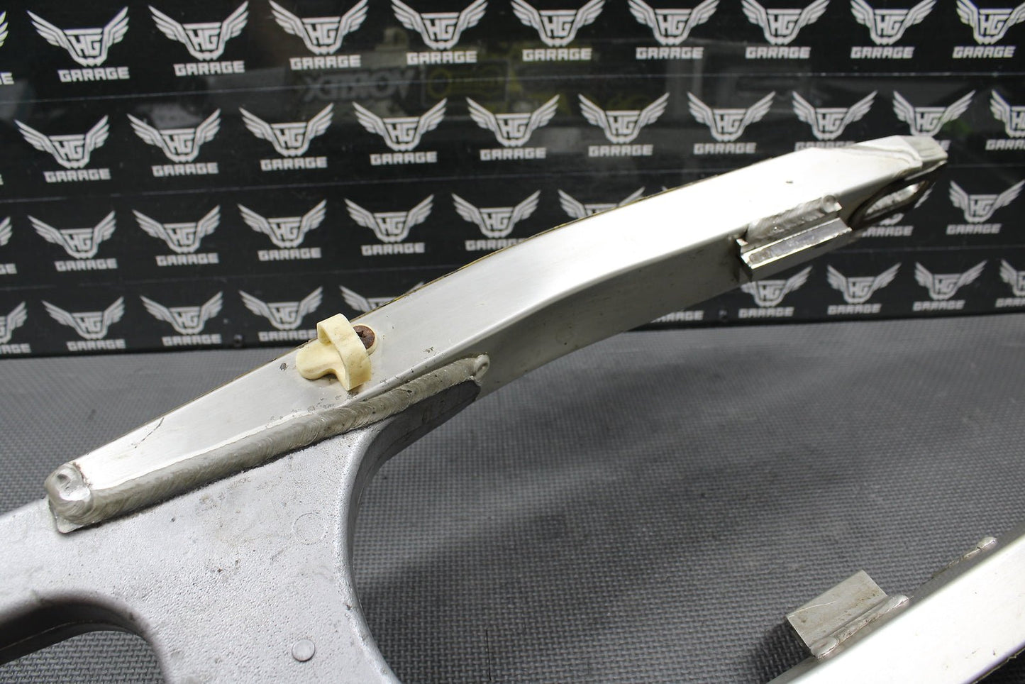1999 SUZUKI RM125 RM250 OEM SWINGARM SWING ARM REAR SUSPENSION 61000 - 37E10 - hggarage