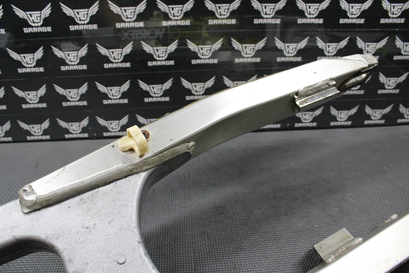 1999 SUZUKI RM125 RM250 OEM SWINGARM SWING ARM REAR SUSPENSION 61000 - 37E10 - hggarage