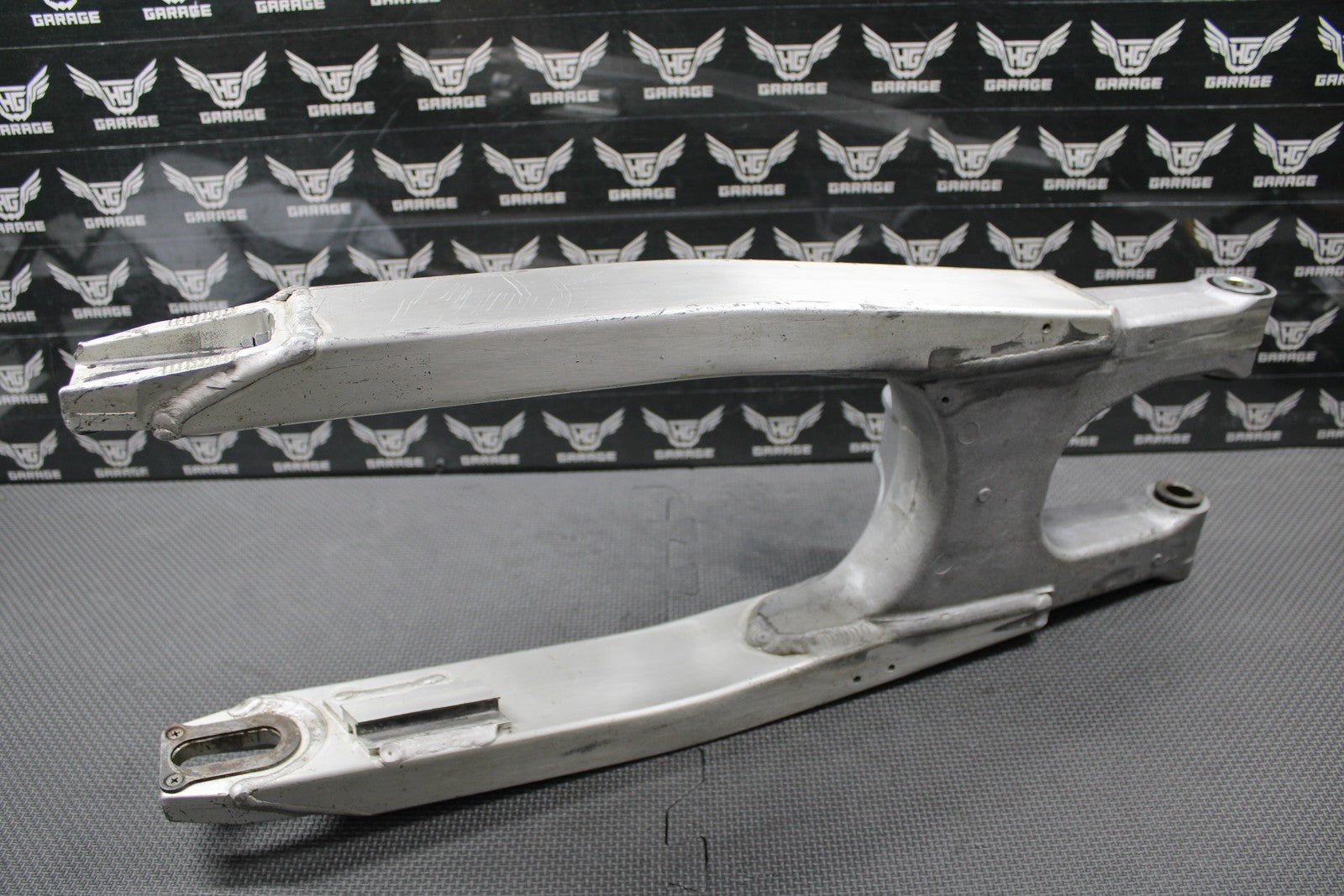 1999 SUZUKI RM125 RM250 OEM SWINGARM SWING ARM SUSPENSION 61000 - 37E10 NICE! - hggarage