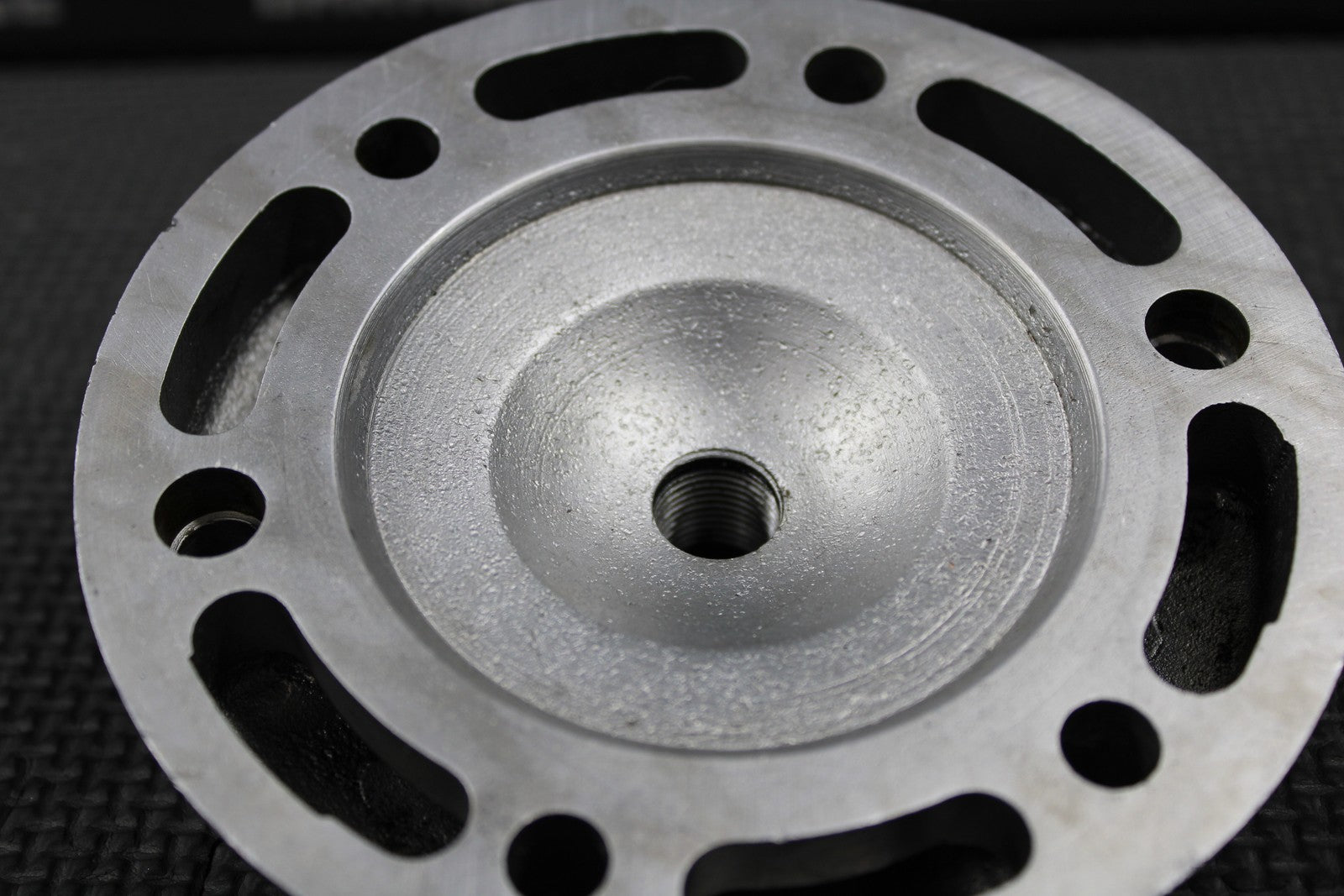 1996 YAMAHA YZ250 OEM 72MM BIG BORE CYLINDER HEAD COVER DOME 4SR - 11111 - 00 - 00 - hggarage