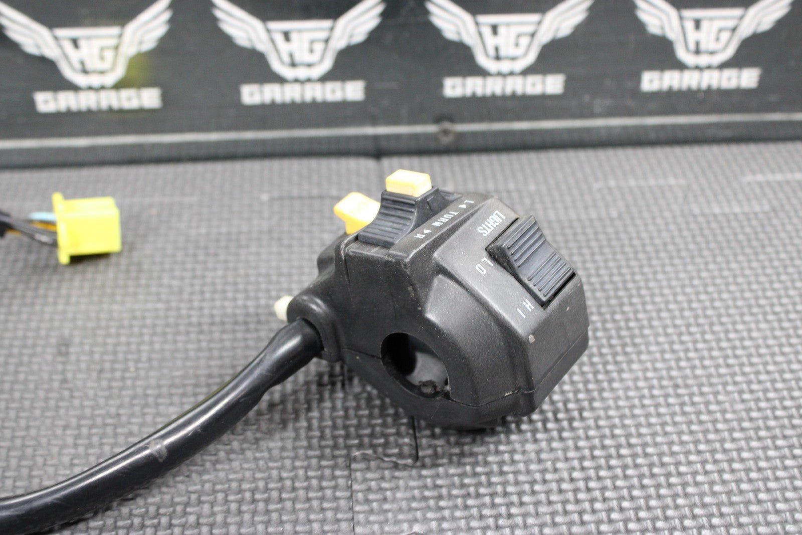 2005 SUZUKI 96 - 09 DR200SE OEM HANDLEBAR HORN HIGH LOW BEAM SWITCH CONTROL BUTTON - hggarage