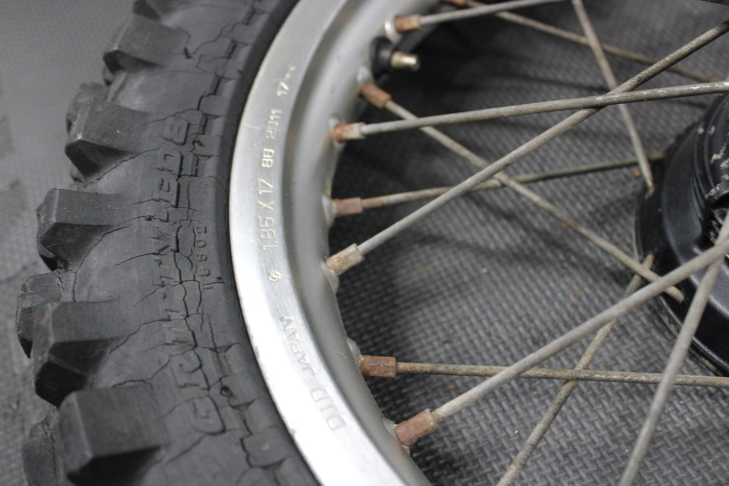 1998 HONDA XR200R OEM REAR BACK WHEEL RIM 42650 - KT0 - 305 - hggarage