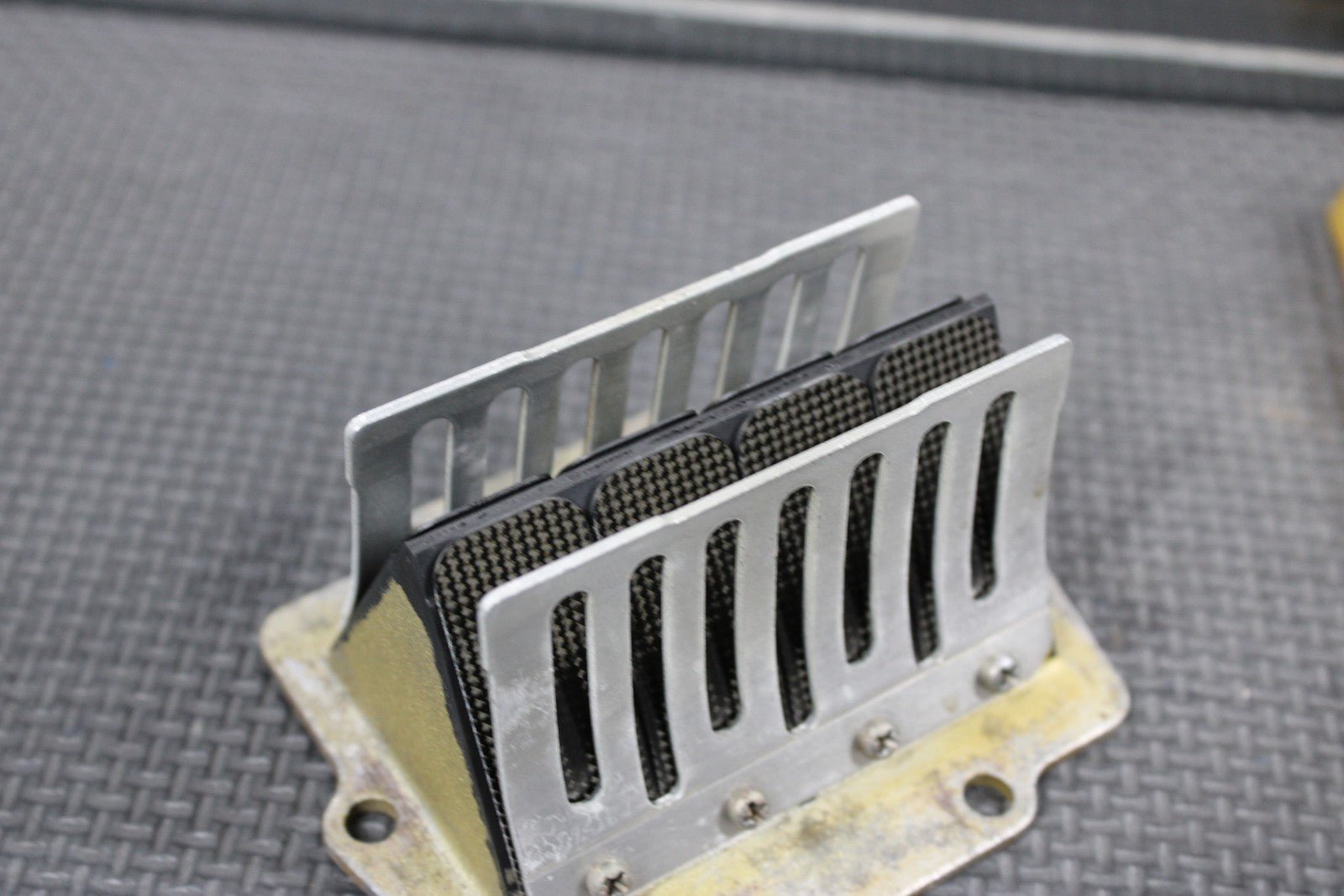 1997 KAWASAKI KX250 OEM INTAKE REED BLOCK ASSEMBLY 12021 - 1110 GOOD! - hggarage
