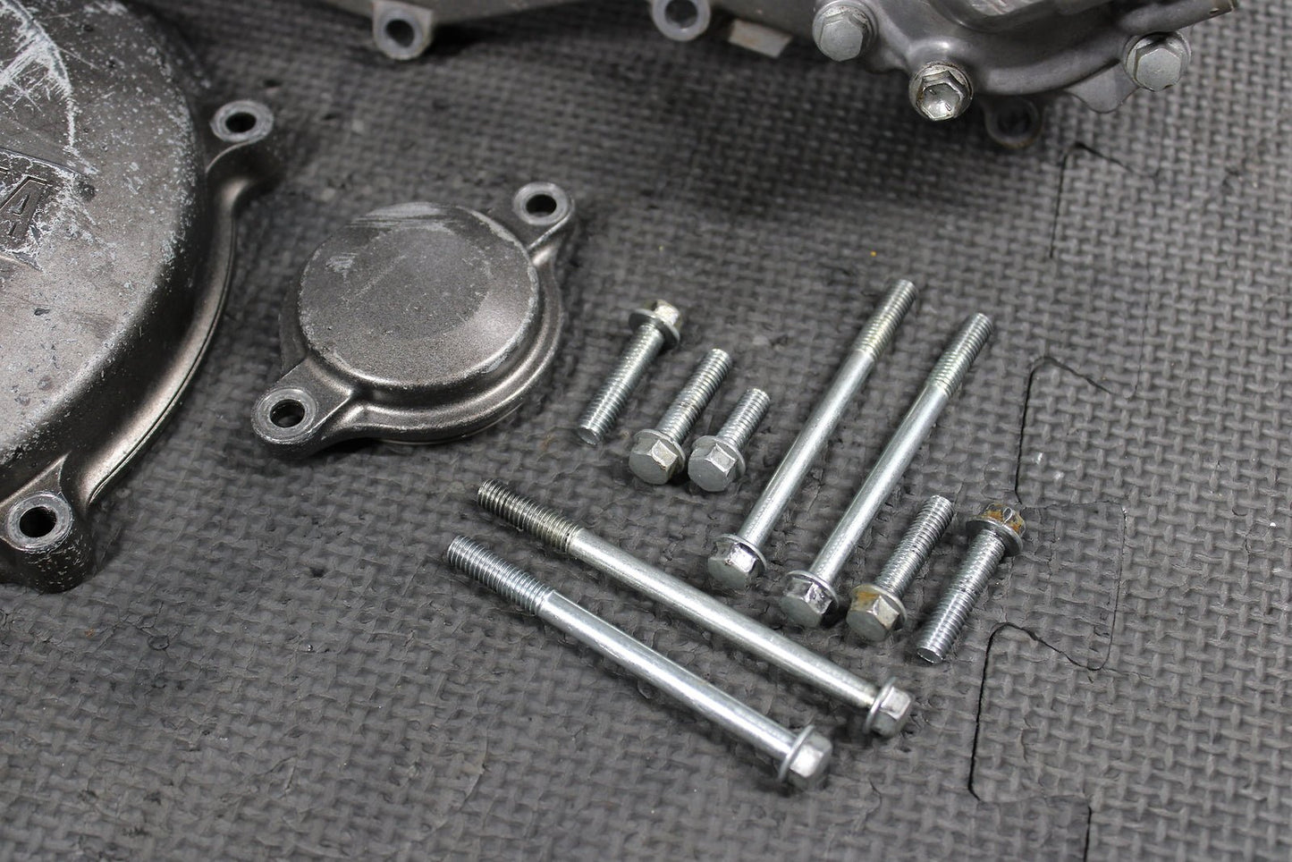 2010 Yamaha YZ450F OEM Engine Motor Side Clutch Cover Assembly 33D - 15415 - 10 - 00 - hggarage