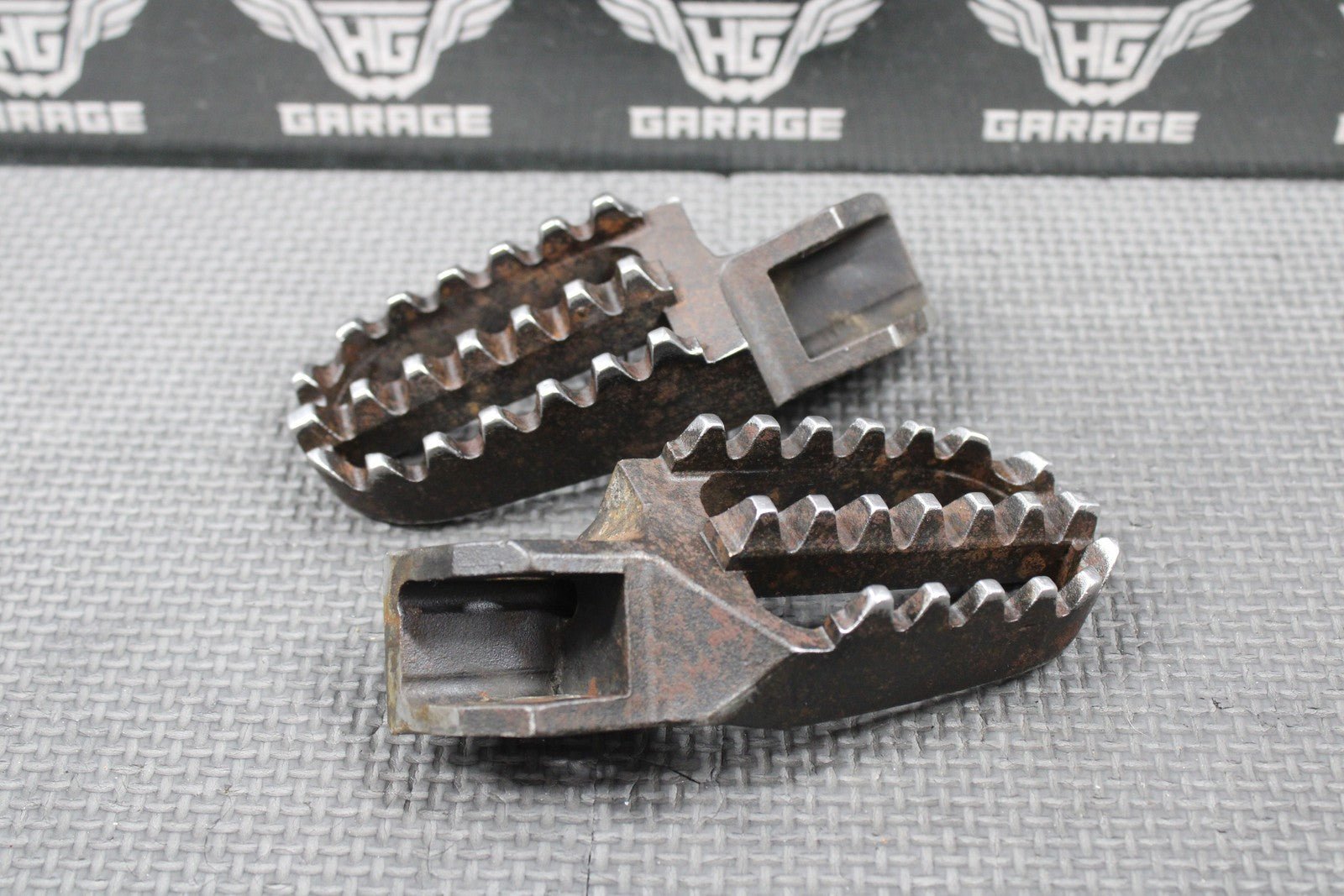 2001 95 - 01 HONDA CR500R RIGHT LEFT OVERSIZE FOOTPEGS FOOT PEGS PEDALS HEAVY DUTY - hggarage