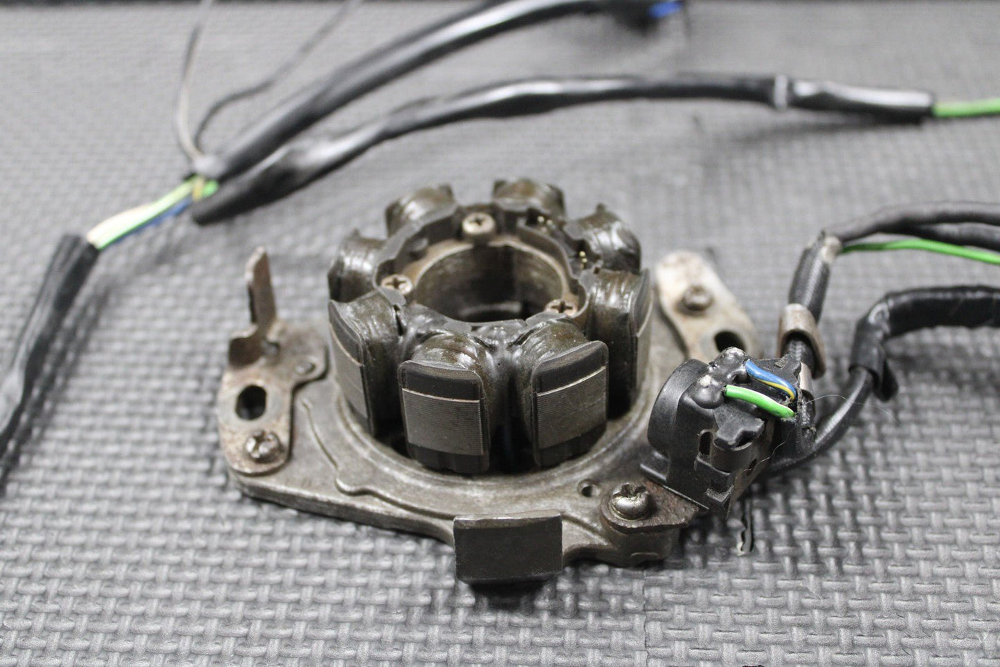 2000 HONDA CR125R OEM KZ4S STATOR MAGNETO GENERATOR ALTERNATOR 31100 - KZ4 - A91 - hggarage