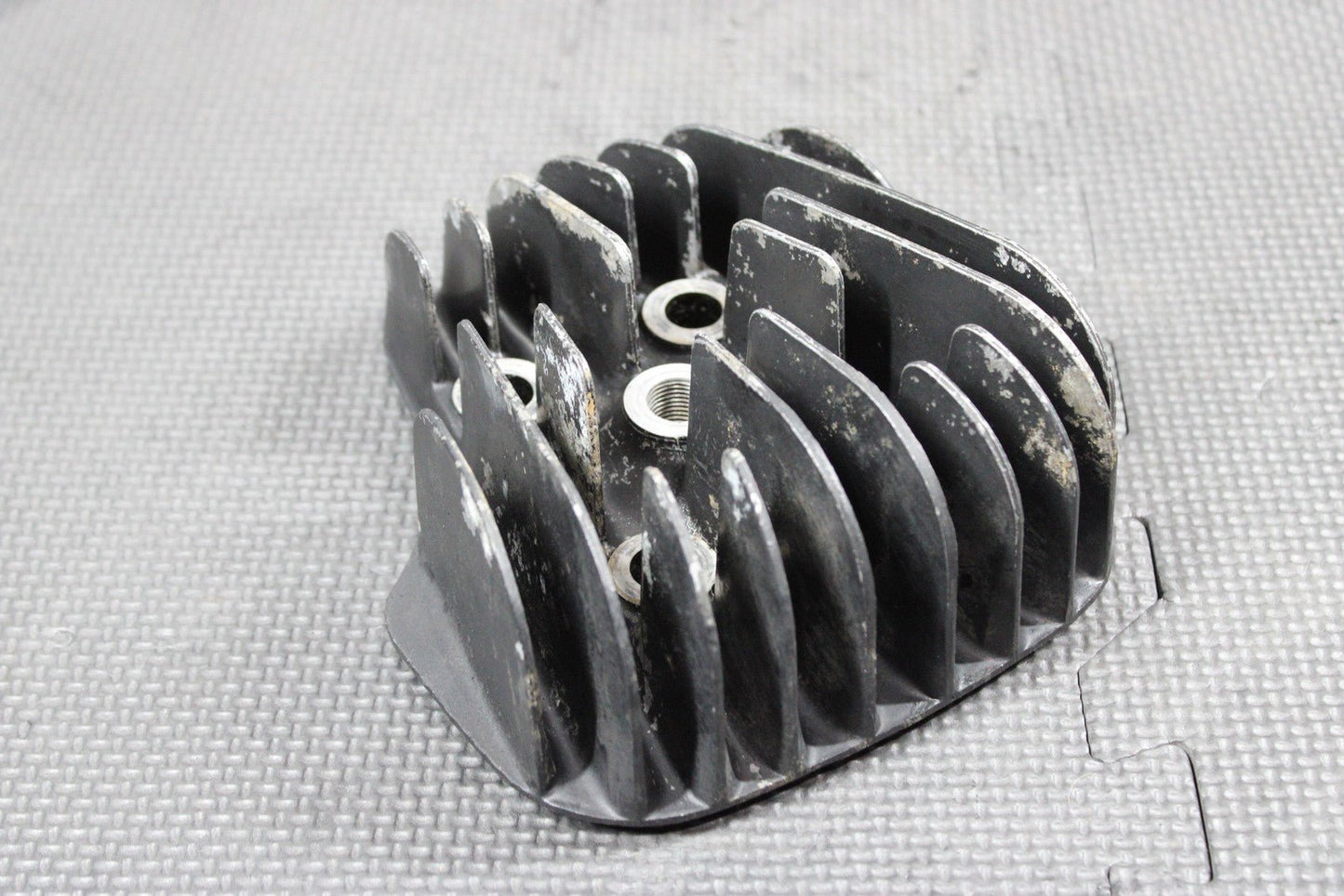 1997 YAMAHA 90 - 00 RT100 ENGINE MOTOR CYLINDER HEAD 1T9 - 11111 - 00 - 00 GOOD! - hggarage