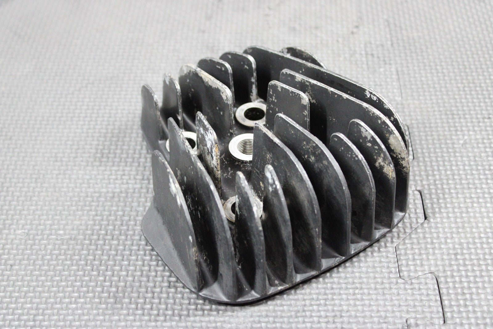 1997 YAMAHA 90 - 00 RT100 ENGINE MOTOR CYLINDER HEAD 1T9 - 11111 - 00 - 00 GOOD! - hggarage