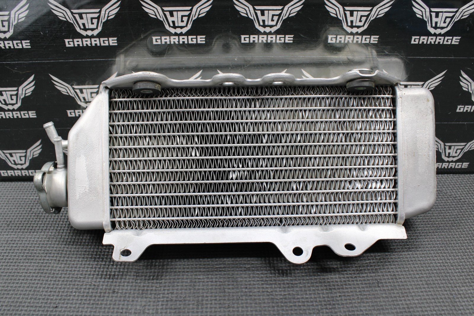 2014 KAWASAKI 10 - 16 KX250F OEM RIGHT FILL SIDE RADIATOR RADIATORS 39061 - 0168 - hggarage