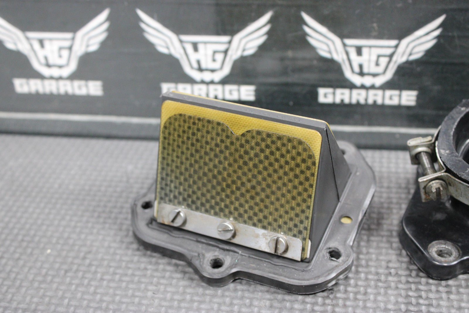 2000 KTM 250 EXC OEM INTAKE REED BLOCK ASSEMBLY 54630051544 GOOD! - hggarage