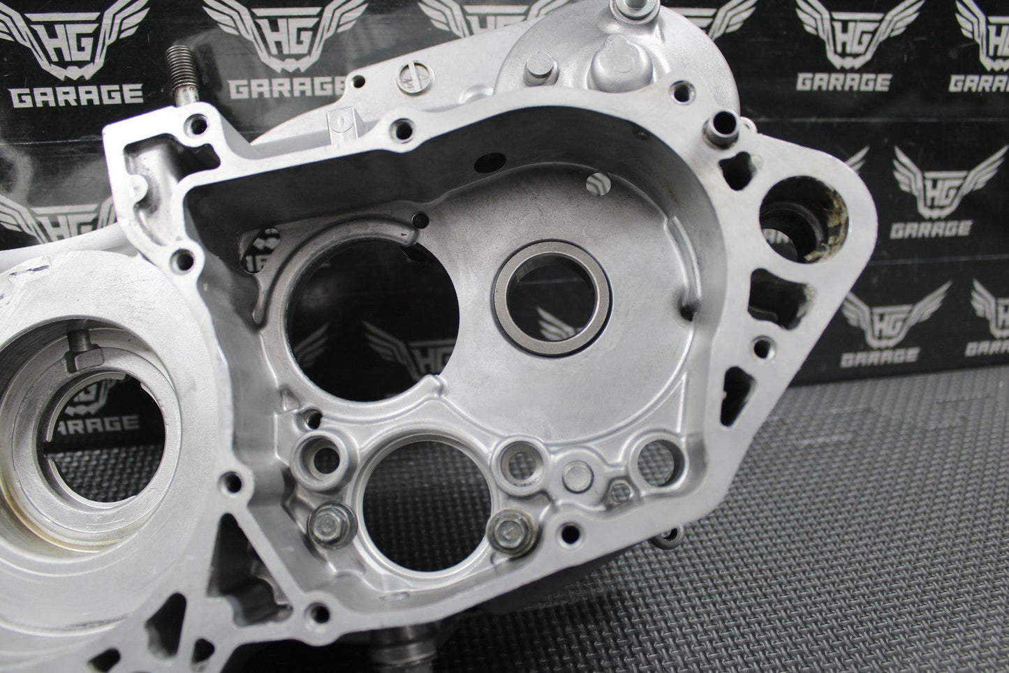 2006 2007 KAWASAKI KX250 OEM RIGHT ENGINE CRANKCASE CRANK CASE 14001 - 0065 GOOD! - hggarage