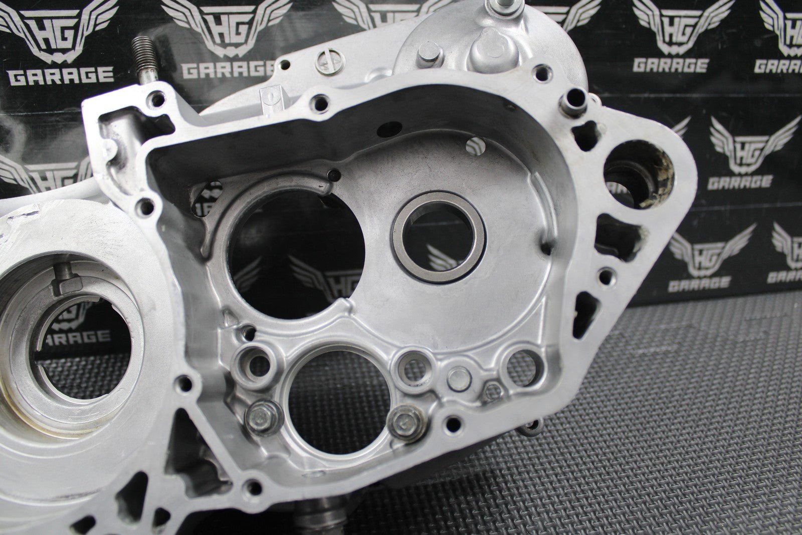 2006 2007 KAWASAKI KX250 OEM RIGHT ENGINE CRANKCASE CRANK CASE 14001 - 0065 GOOD! - hggarage