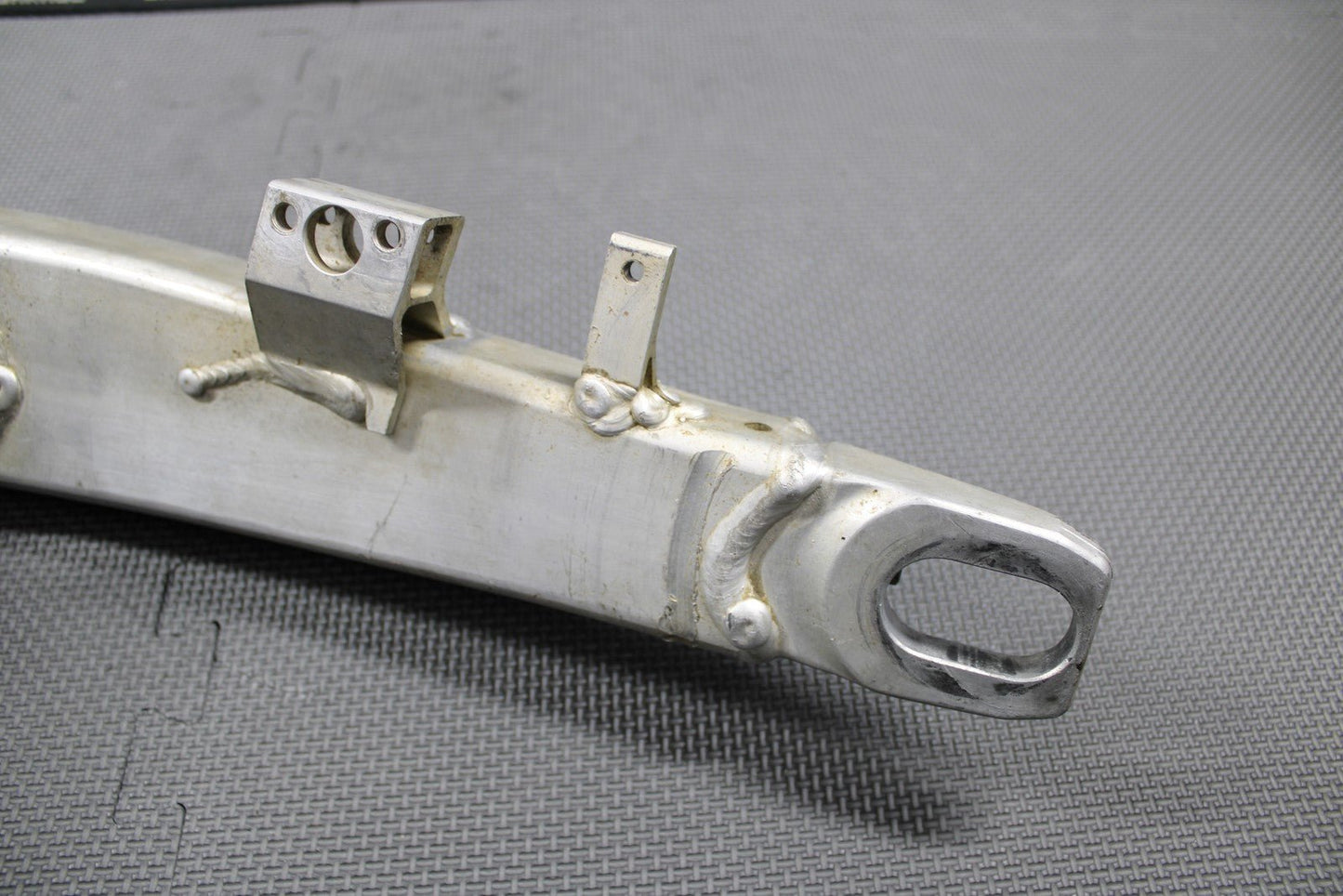 2020 YAMAHA YZ250F YZ250FX YZ450F OEM SWINGARM SWING ARM BR9 - 22110 - 00 - 00 GOOD - hggarage