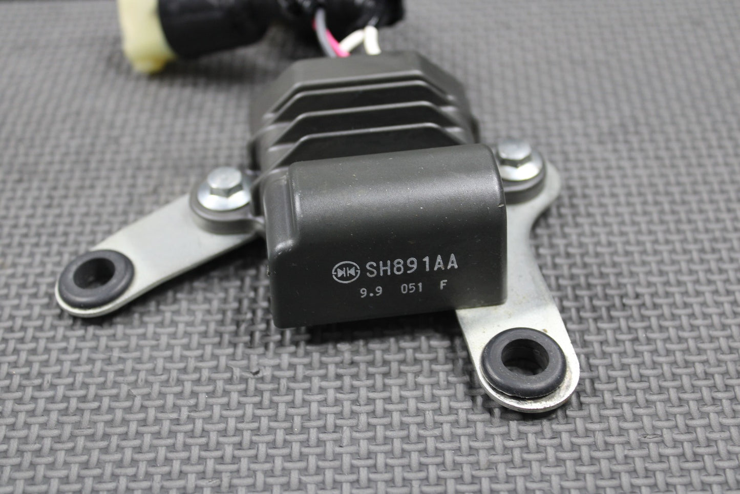 2020 YAMAHA 19 - 22 YZ250F OEM RECTIFIER VOLTAGE REGULATOR B7B - 81960 - 00 - 00 GOOD - hggarage