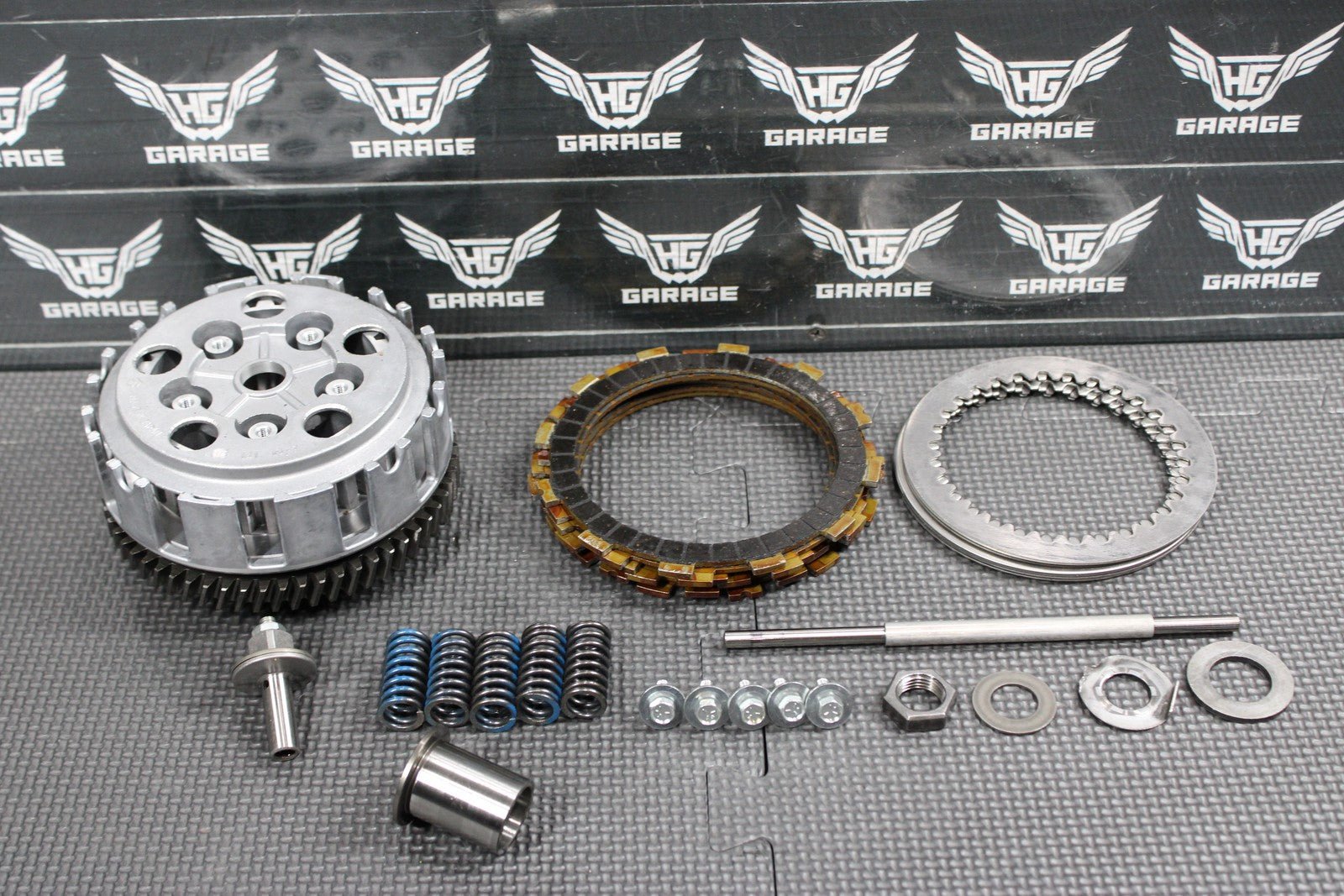 2005 SUZUKI DR200SE OEM COMPLETE CLUTCH W PLATES BASKET HUB 21200 - 42A50 NICE! - hggarage