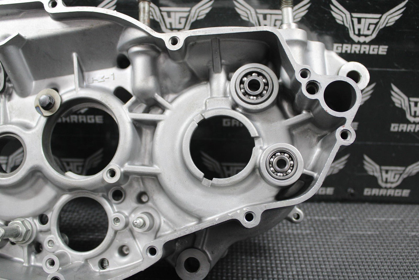 2006 2007 KAWASAKI KX250 OEM RIGHT ENGINE CRANKCASE CRANK CASE 14001 - 0065 GOOD! - hggarage