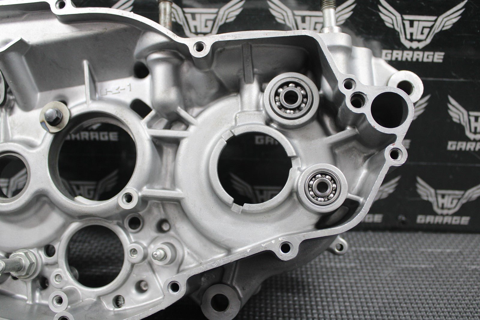 2006 2007 KAWASAKI KX250 OEM RIGHT ENGINE CRANKCASE CRANK CASE 14001 - 0065 GOOD! - hggarage