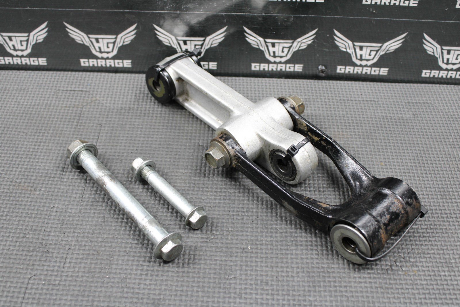 2005 2006 SUZUKI RM85 OEM REAR SHOCK SWINGARM LINKAGE ARM LEVER ROD 62600 - 03890 - hggarage