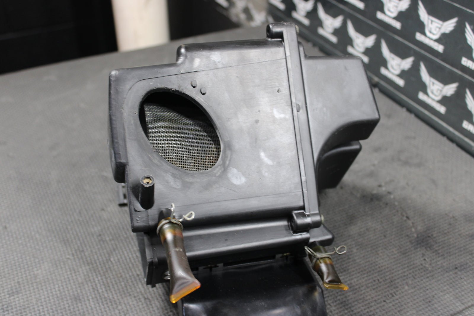 2000 Yamaha TTR125L 00 - 03 OEM Airbox Intake Air Cleaner Case 5HP - 14411 - 01 - 00 - hggarage