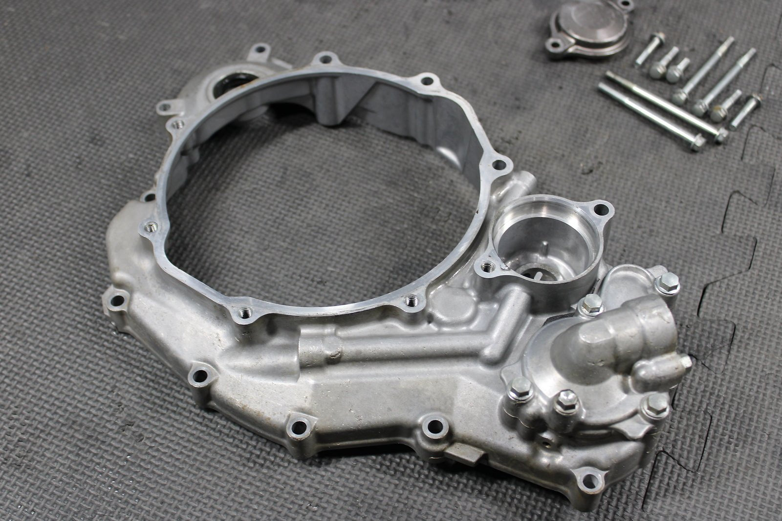2010 Yamaha YZ450F OEM Engine Motor Side Clutch Cover Assembly 33D - 15415 - 10 - 00 - hggarage