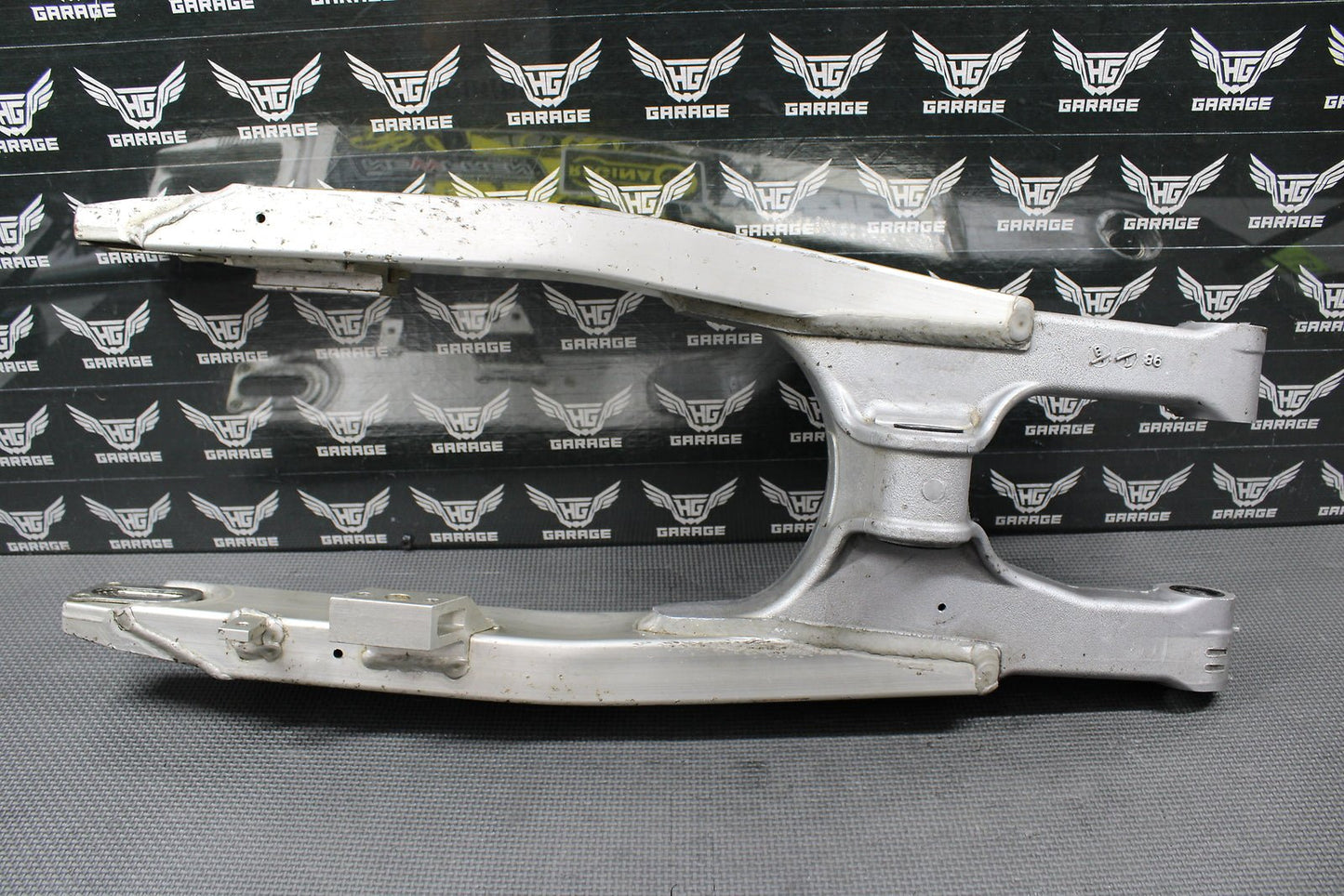 1999 SUZUKI RM125 RM250 OEM SWINGARM SWING ARM REAR SUSPENSION 61000 - 37E10 - hggarage