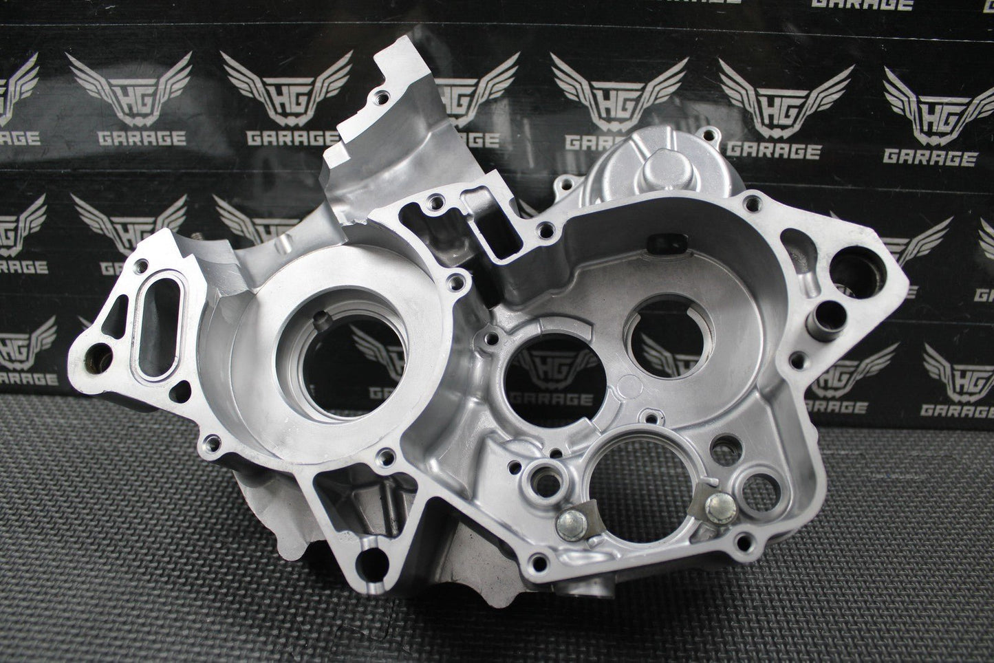 2005 05 - 07 HONDA CR125R OEM RIGHT ENGINE CRANKCASE CRANK CASE HALF 04921 - KSR - 730 - hggarage