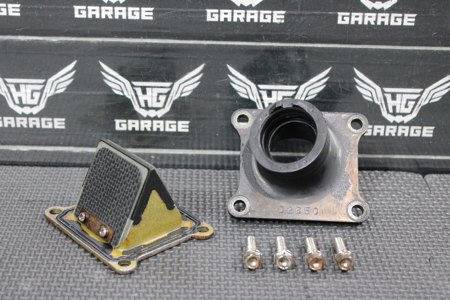 2001 SUZUKI RM80 OEM INTAKE PIPE REED BLOCK ASSEMBLY 13110 - 02B50 13150 - 02B50 - hggarage