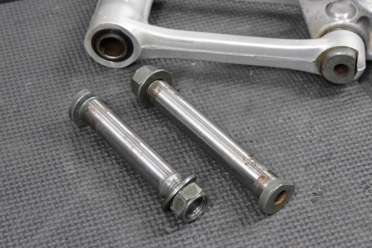 2002 YAMAHA YZ250 OEM REAR SHOCK LINKAGE LINKS RLEAY ARM ASSEMBLY - hggarage