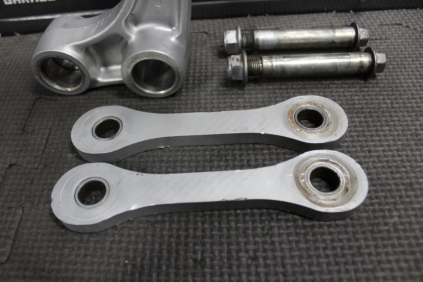 1994 KAWASAKI KX125 OEM REAR SHOCK LINKAGE LINKS DOGBONE ROD ARM 39007 - 1228 - hggarage