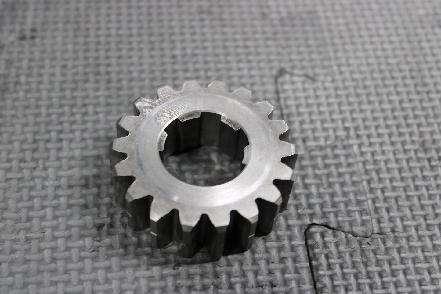 1999 HONDA CR500R OEM TRANSMISSION MAINSHAFT 2ND GEAR GEAR 18T 23421 - ML3 - 000 - hggarage