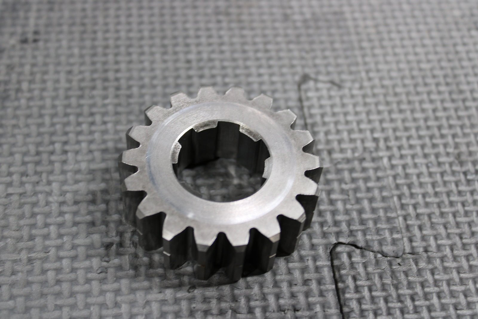 1999 HONDA CR500R OEM TRANSMISSION MAINSHAFT 2ND GEAR GEAR 18T 23421 - ML3 - 000 - hggarage
