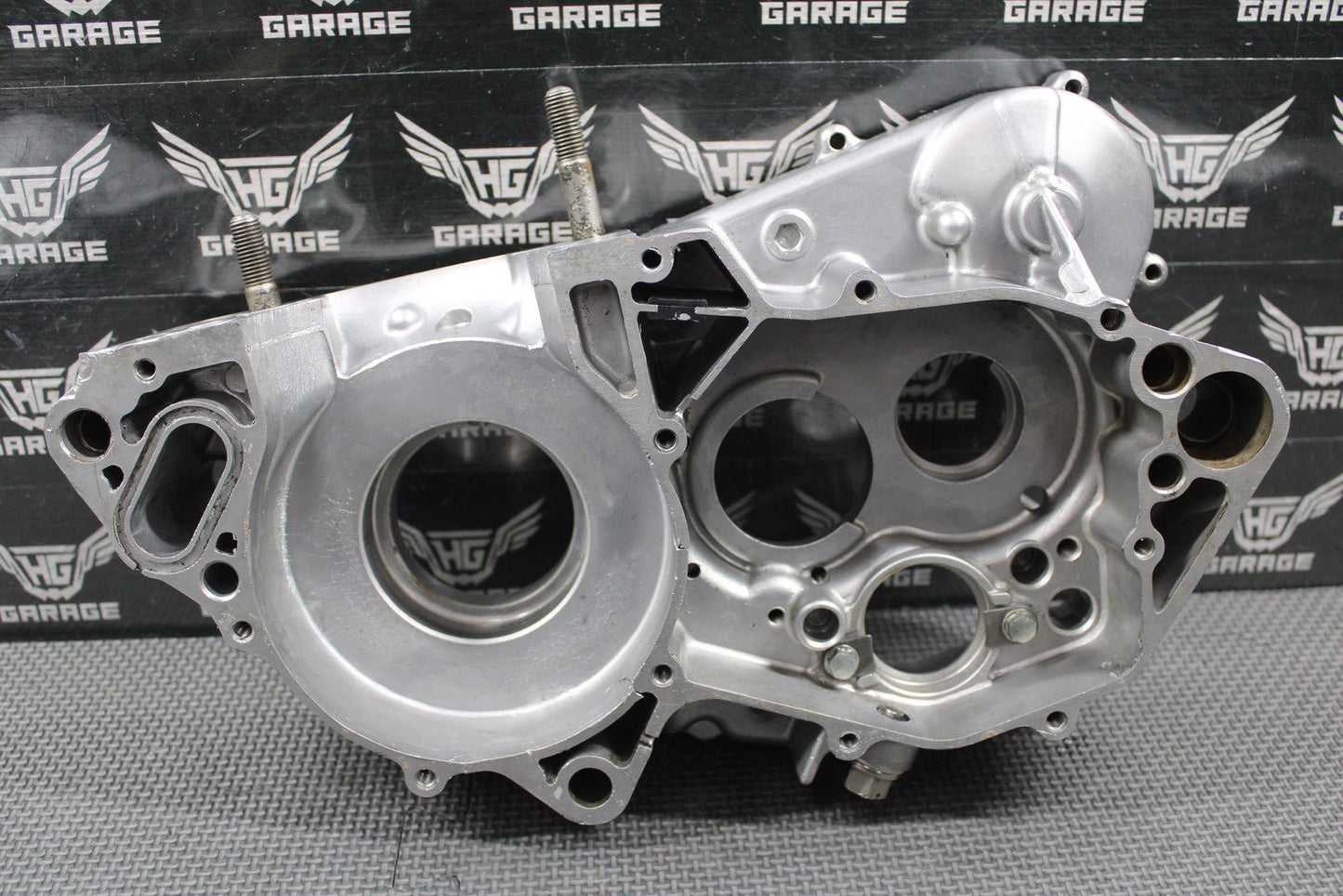 1995 93 - 96 HONDA CR250R OEM RIGHT ENGINE CRANKCASE CRANK CASE 11100 - KZ3 - 406 CRAC - hggarage