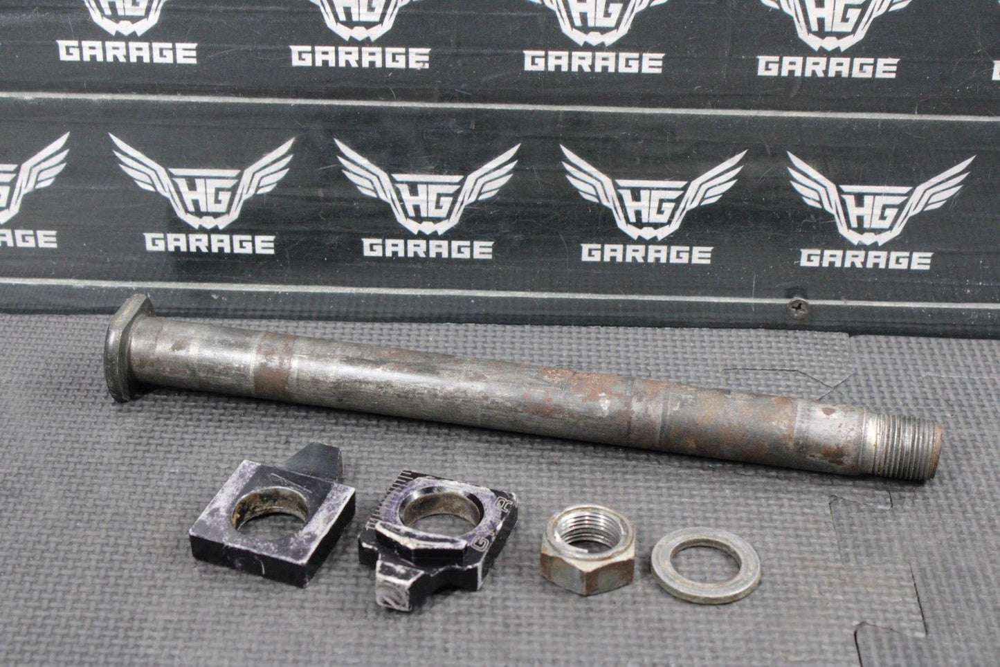 2002 YAMAHA YZ250 OEM REAR AXLE BACK WHEEL RIM PIVOT BOLT AXEL 5ET - 25381 - 00 - 00 - hggarage