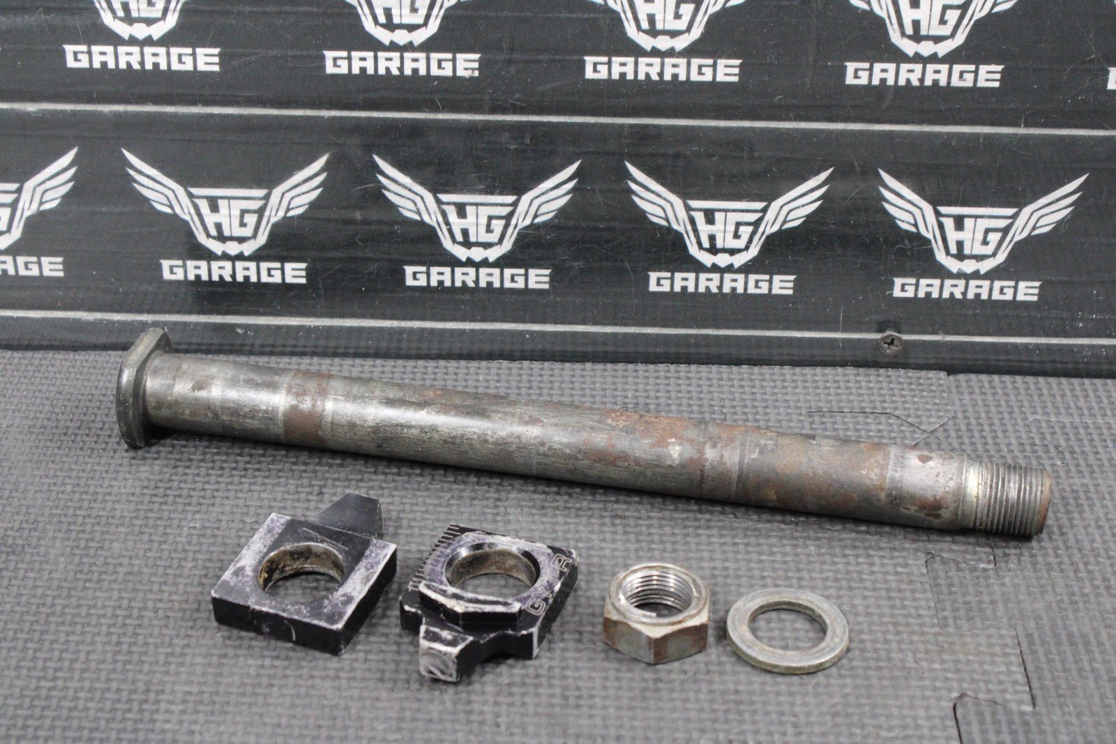 2002 YAMAHA YZ250 OEM REAR AXLE BACK WHEEL RIM PIVOT BOLT AXEL 5ET - 25381 - 00 - 00 - hggarage