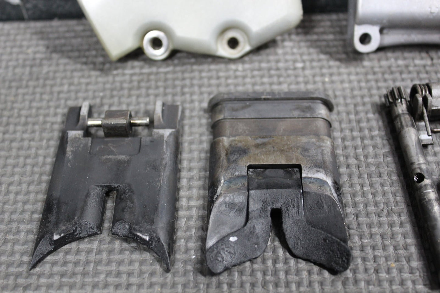 2000 KAWASAKI KX125 OEM ENGINE POWER VALVE GOVERNOR 13168 - 1662 49116 - 1195 - hggarage