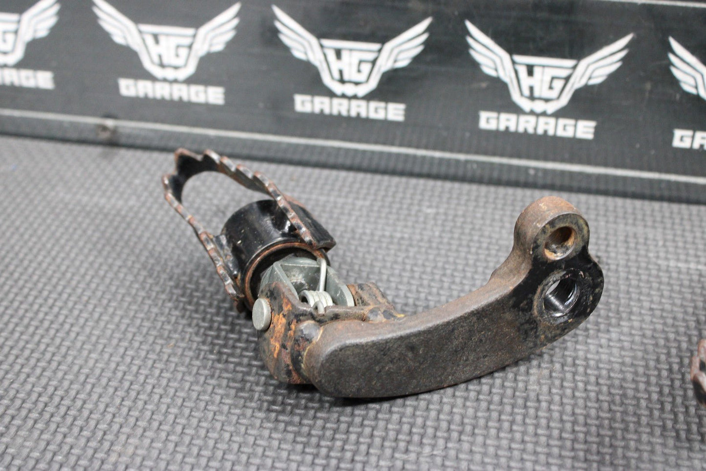 2005 SUZUKI DR200SE OEM FOOT PEGS PEDALS STAND FOOTPEG FOOTREST 43510 - 44A03 - 019 - hggarage
